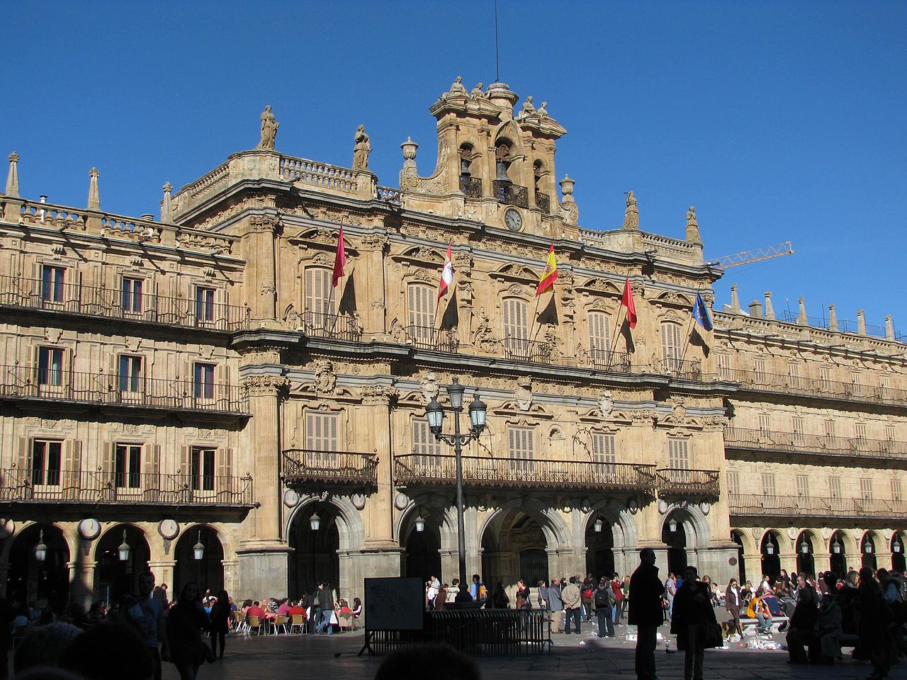 1280px-Fachada_Plaza_Mayor_de_Salamanca